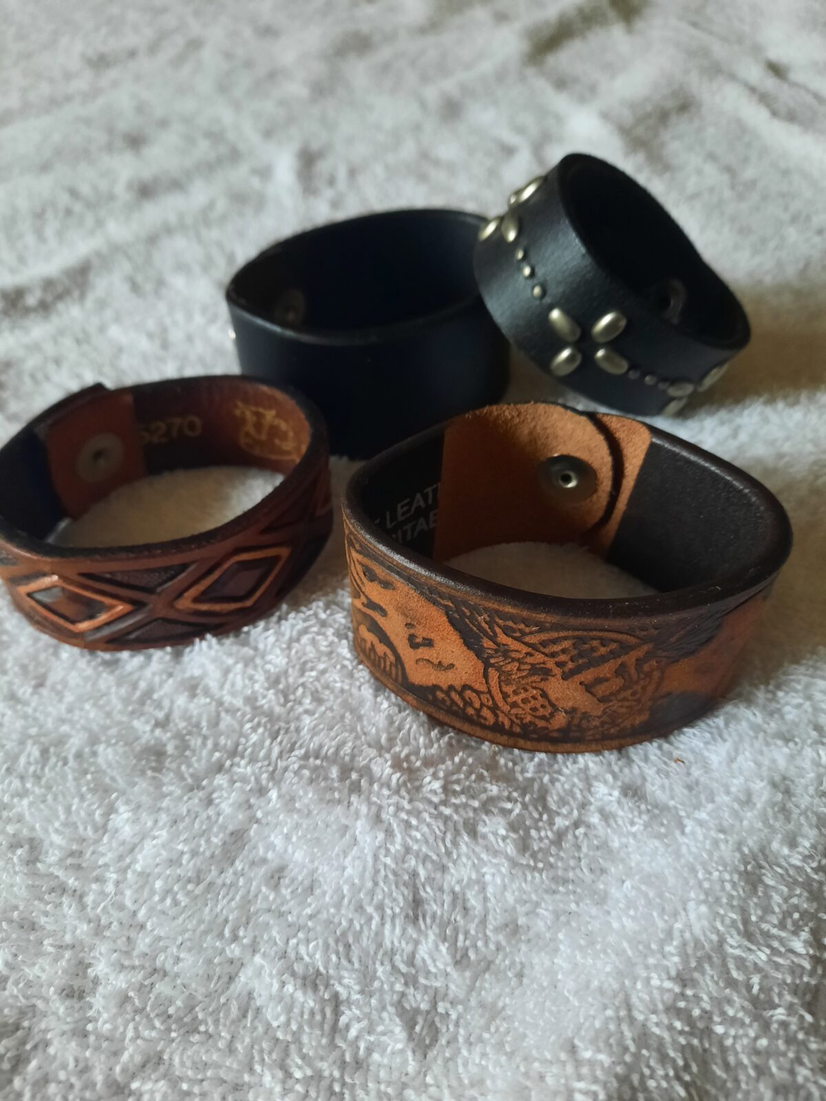 Mandala Creations Sharon and Mike are retired craft vendors. We have displayed for decades at the ByWard Market. Our products include costume and fused glass jewelry and leather products, belts and bracelets.
